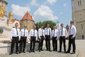 Klapa Kmeti ispred zagrebačke katedrale